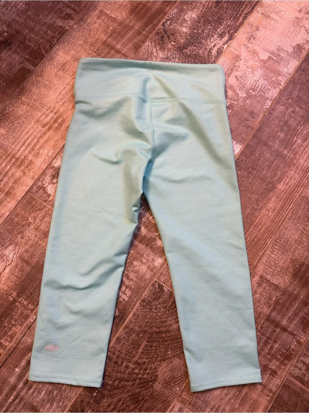 ALO Yoga Capri Leggings in Light Aqua Blue